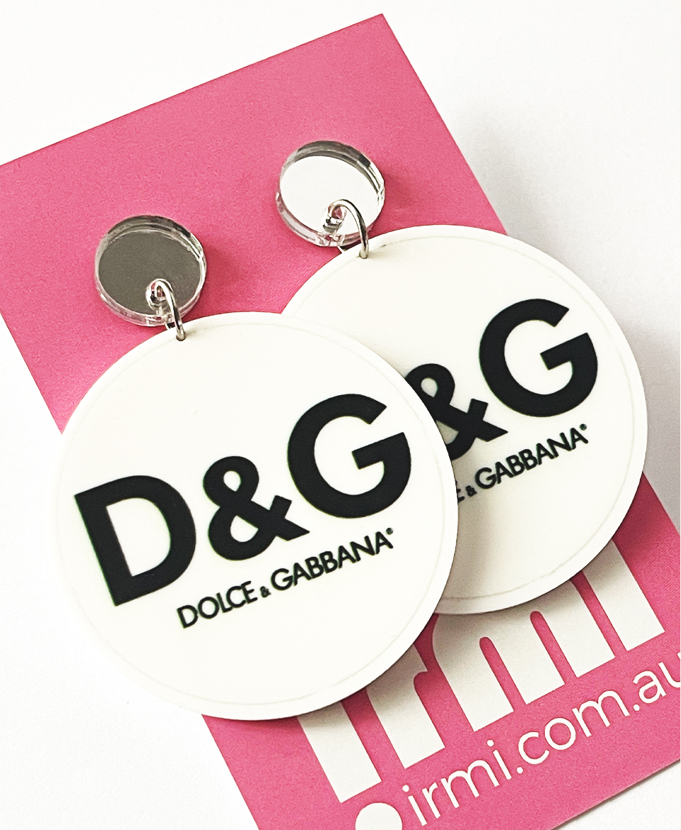 Step into the world of high fashion with these D&G logo-inspired earrings, designed to bring a touch of luxury and sophistication to your accessory collection.